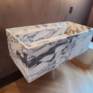Arabescato Corchia Marble Location: Westport, CT Project: Bathroom